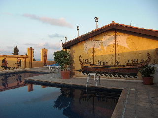 Zypern Hotelurlaub Roman Städtereisen Swimmingpool Dach Wandmalerei